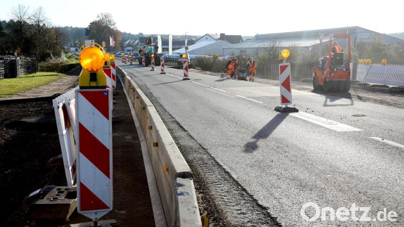 In Heselbach entsteht eine neue Linksabbiegespur. Bild: Gerhard Götz
