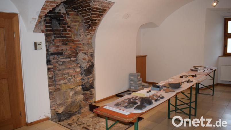 Die Vorarbeiten im &quot;Museum Pfreimd&quot; laufen auf Hochtouren. Die ersten Exponate werden gesichtet und zugeordnet. Bild: bnr