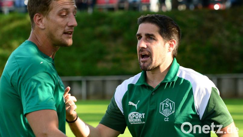 Bis Dommer noch ist Christian Zechmann (rechts) noch Trainer beim TSV Stulln. Dann wechselt er zum FC Wernberg. Bild: ham