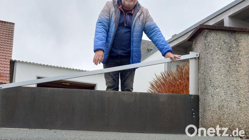 Günter Neudecker aus dem Wagrain-Viertel hat sein Grundstück in der Gießerstraße selbst hochwassersicher umgebaut, damit sein Schlafzimmer nicht zum Swimmingpool wird. Bild: wpt