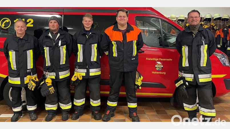 Die Feuerwehr Hohenburg strukturiert sich um (von links): Zweiter Kommandant Erich Dieling, Kommandant Martin Falk, Atemschutzleiter Thomas Wolfsteiner, Gerätewart Philipp Reindl, Vorsitzender und Bürgermeister Florian Junkes. Bild: bö