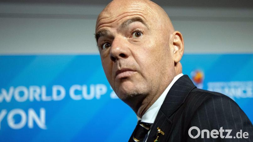 Stößt mit seinem Plan für eine WM alle zwei Jahre in Deutschland auf wenig Zustimmung: FIFA-Präsident Gianni Infantino. Bild: Sebastian Gollnow/dpa