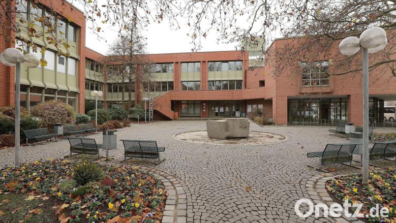 Um ihre Weihnachtsspende zu erhalten, mussten die Bedürftigen das Weidener Rathaus aufsuchen. Jetzt stellt die Stadt die Aktion dauerhaft ein. Symbolbild: Wolfgang Steinbacher