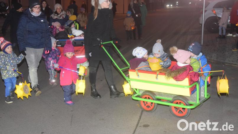 Aich die Kleinsten der Kindertagesstätte dürfen schon beim Martinszug dabei sein. Bild: fz
