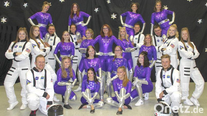 Zum Start in die &quot;närrische Zeit&quot; ist die Waidhauser Faschingstanzgruppe &quot;Public Surprise&quot; auf stolze 25 Mitglieder angewachsen und veröffentlicht heute ihr neues Motto &quot;Weltraum&quot;. Bild: fjo