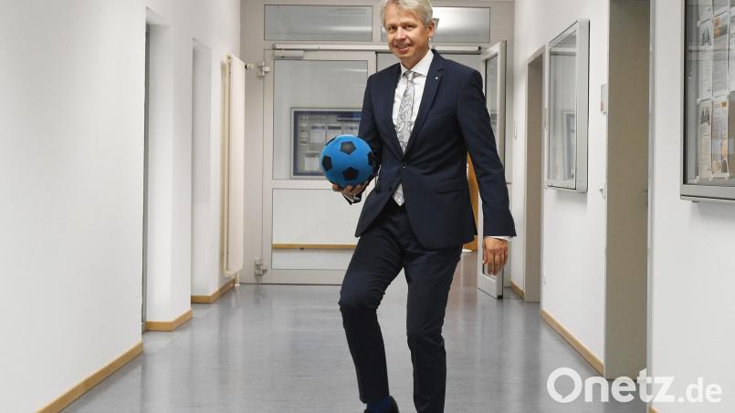 Früher Spieler, heute eher Trainer: Prof. Dr. Clemens Bulitta ist der neue Präsident der OTH Amberg-Weiden. Bild: Gabi Schönberger