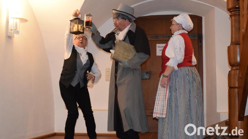 Die "Historische Marktführung" in Königstein bietet interessante Einblicke in die Marktgeschichte. Die Führungen sollen auch 2022 wieder stattfinden - im April und September sind sie geplant. Stationen sind die St. Georgskirche, das Schloss, das Rathaus und der Steinstadel. Außerdem gibt es kulinarische Kostproben. Bild: wku