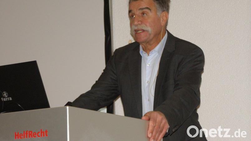 "Spitzensport als Erfolgsmodell für die Wirtschaft" – so lautete der Vortrag, den der frühere Handball-Bundestrainer Heiner Brand am Donnerstag vor Selbstständigen und Führungskräften im Helfrecht-Unternehmerzentrum in Bad Alexandersbad hielt. Bild: pz