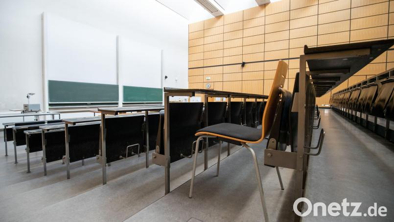 Die Uni Erlangen hatte am Freitag mitgeteilt, dass bei Präsenzveranstaltungen im Hörsaal künftig eine 2G-Regelung gelten soll. Archivbild: Daniel Karmann/dpa