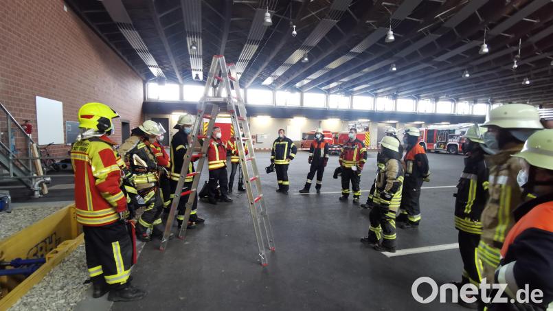 Über 50 Jugendfeuerwehrwarte haben sich bei einem zweitägigen Seminar weitergebildet. Bild: Kreisbrandinspektion SAD/exb