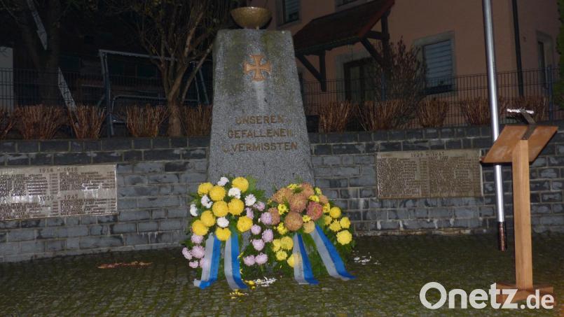 Das Kriegerdenkmal(1970 erstellt) an dem endlich wieder an die Opfer der beider Weltkriege gedacht werden konnte Bild: sl