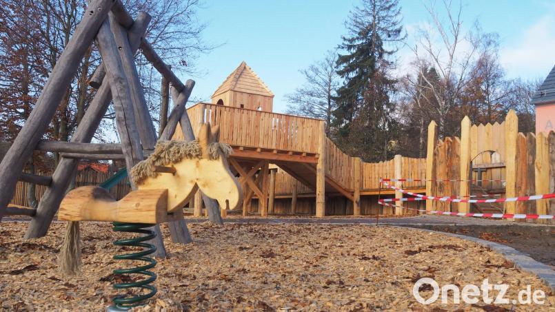 Ein Mittelalterspielplatz ist beim Geschichtspark neu angelegt worden. Dafür hat der Verein Via Carolina nebst Arbeitskraft einen Betrag von rund 17 500 Euro aufgewandt. Die Stadt förderte die Initiative mit 3000 Euro. Bild: ws