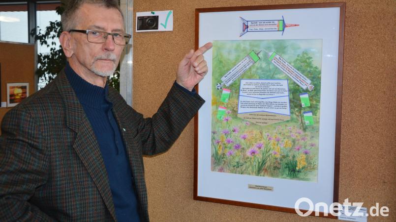 Mit einem mehr als nachdenkenswerten Bild ist Hartmut Zimmermann bei der Ausstellung vertreten. Der gebürtige Ostpreuße, der seit 1974 in Mitterteich lebt, zeigt seine Meinung zum Thema Covid 19 und der Müllproblematik. Das Bild trägt den Titel, „Sputnik war als erster da, auch als der Himmel noch sternenklar“. Bild: jr