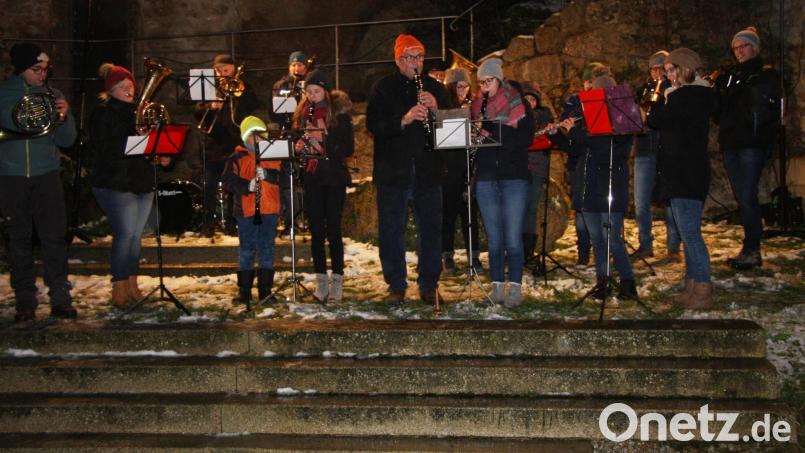 Die Blasmusik Falkenberg hätte beim Adventsmarkt wieder mit vorweihnachtliche Klänge erfreut. Archivbild: wro
