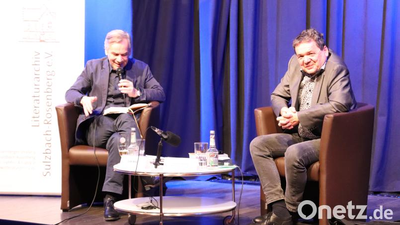 Aus seinem Roman &quot;Stern 111&quot; las der Autor Lutz Seiler (links) vor und erläuterte im Gespräch mit Thomas Geiger vom Literarischen Colloquium Berlin den kreativen Schaffensprozess. Bild: cog