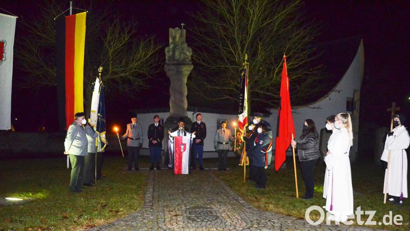 In Kirchenthumbach zelebriert Pfarrer Augustin Lobo den Volkstrauertag. Bild: ü