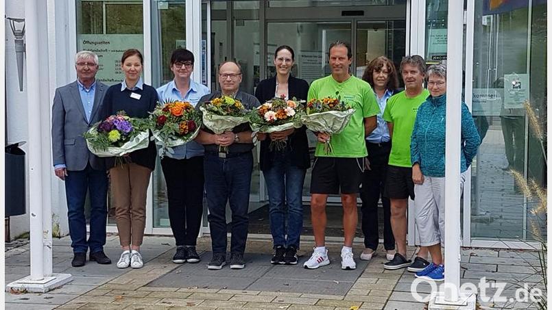 Ehrungen gab es jetzt im Kurmittelhaus Sibyllenbad: von links Werkleiter Gerhard Geiger, Inge Stark, Angela Baumgartner, Jürgen Rath, Susanne Zitzmann, Bernd Schmid, Jutta Hoffmann, Horst Scholz und Claudia Summer. Bild: Kurmittelhaus Sibyllenbad/exb
