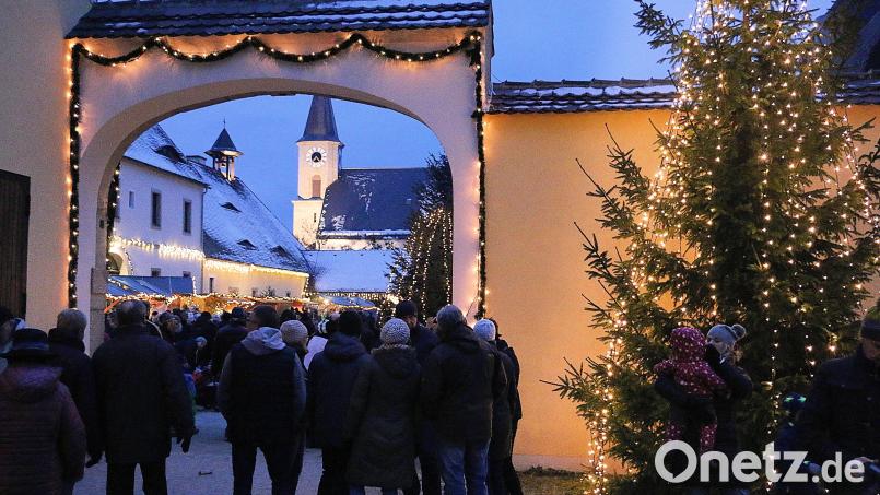 Viele Besucher kamen jedes Jahr in den historischen Ökonomiehof zum Friedenfelser Weihnachtsmarkt. Sogar der geplante kleine Ersatz-Weihnachtsmarkt kann nun nicht stattfinden. Archivbild: bsc