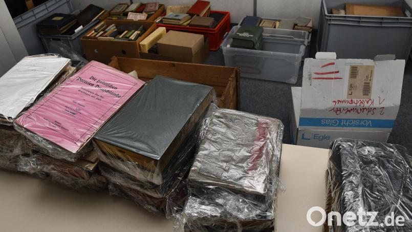 Etwa 1000 Bücher mussten nach einem Wasserschaden im Seidel-Archiv ausgelagert werden. Bild: Petra Hartl
