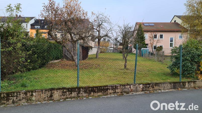 Eine knappe Sache, aber nun soll hier ein Apfelgarten mit Fußweg zwischen Bahnhofstraße und Am Alten Sportplatz entstehen. Bild: sne