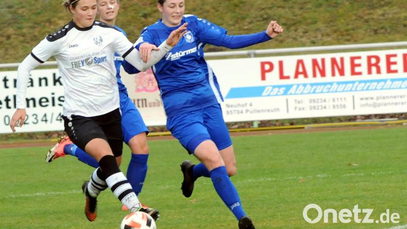 Susanne Stich (links) erzielte zwei Treffer beim 3:1-Sieg des SV Neusorg in Erlangen. Archivbild: hho