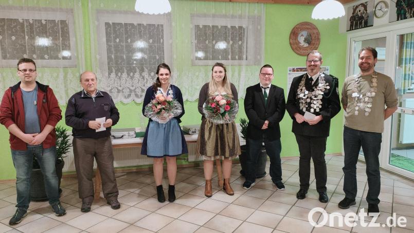Ein Erinnerungsfoto für die neuen Könige der Schützengesellschaft Altenstadt. Von links: Tonias Rothmeier, Rudi Pscheidt, Maria Neubauer, Julia Müller, Schützenmeister Manuel Stich, Christian Behr und Peter Schramek. Bild: adj