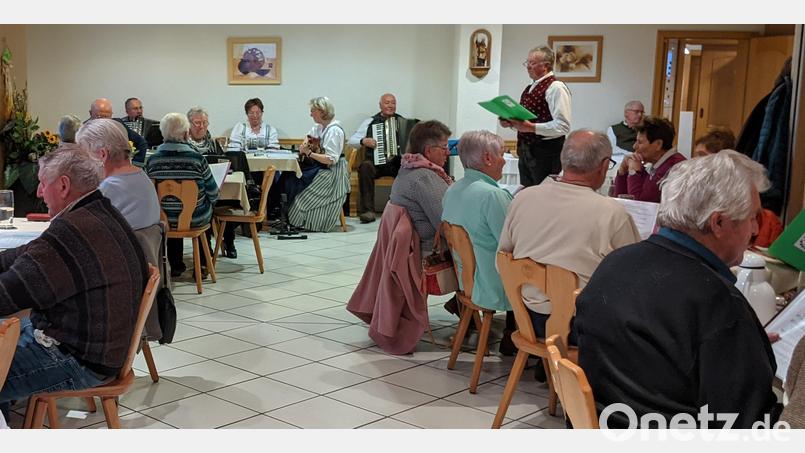 Der Singnachmittag in Fensterbach zog zahlreiche Gäste an. Bild: Marlene Groitl/exb