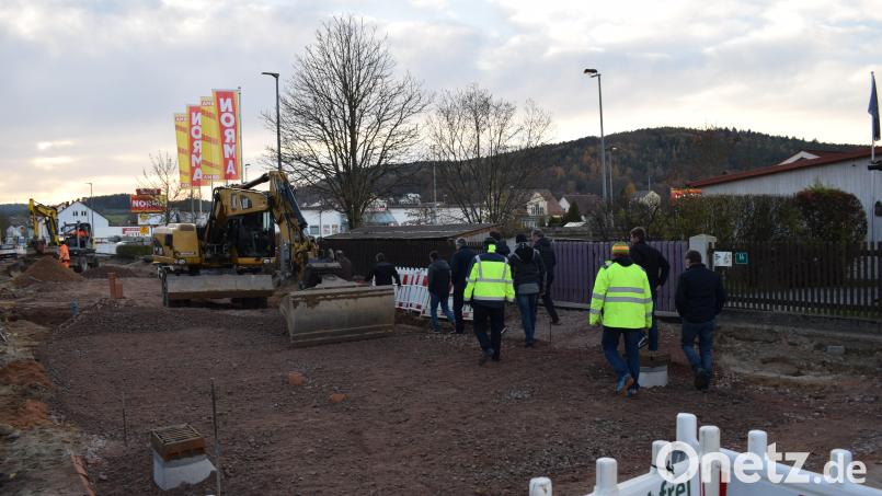Im Bauabschnitt I der Bahnhofstraße läuft alles nach Plan. Bis zum 10. Dezember soll der Abschnitt fertig sein. Bild: bnr