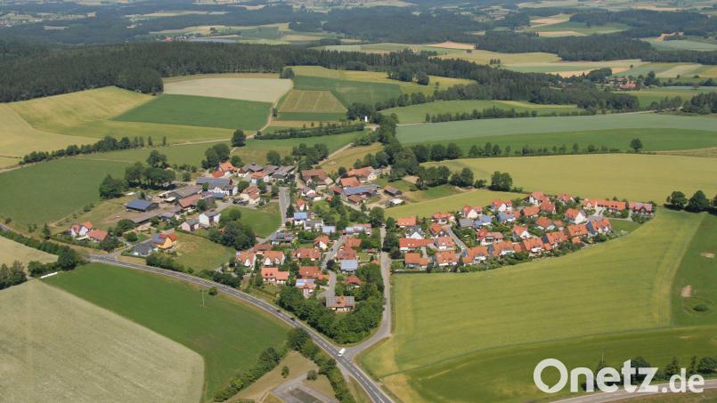 Die Gemeinde Theisseil wird 50 und will den &quot;Runden&quot; gebührend feiern. Luftbild: Michael Ascherl