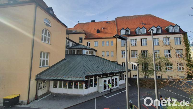 Ein Mammutprojekt steht in den nächsten Jahren an: die Sanierung der Marktredwitzer Grundschule. Bild: Biczysko/fph