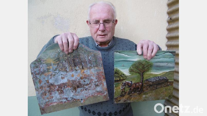 Anton Platzer präsentiert das alte und neuere Bild der Hahnbacher Baumwirtsmarter. Bild: mma