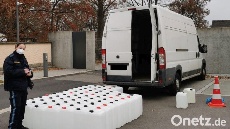 In den transportierten Kanister war Chlorwasserstoff und das Lösungsmittel Ethylacetat. Bild: Polizeiinspektion Waldsassen/exb