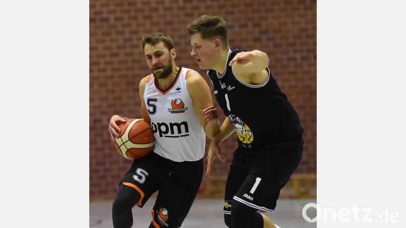 Captain Tobias Merkl wird den Neustädter Regiobasketballern am Samstag gegen die Rockets aus Gotha wohl fehlen. Der Neustädter wird Vater. Bei Teamkollege Vlady Krysl ist der Nachwuchs schon da – ein Mädchen.