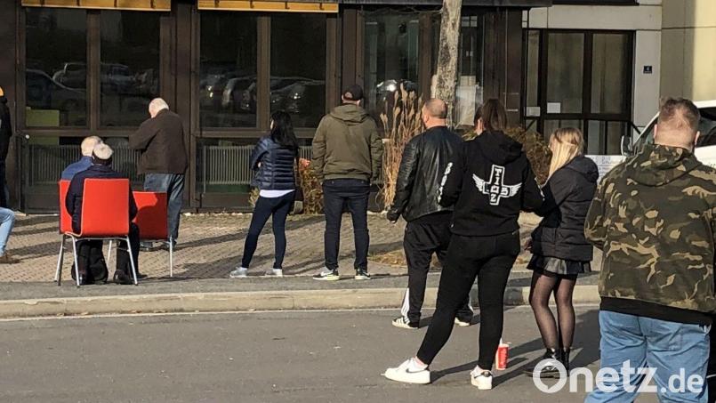 Das mobile Impfteam war am Mittwoch im Berufsschulzentrum in Wiesau. Vor dem Gebäude bildeten sich zeitweise lange Schlangen. Bild: eg