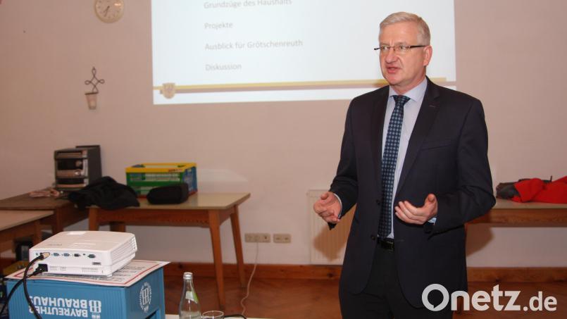 Die Bürgerversammlung im Grötschenreuther Feuerwehrhaus leitete Bürgermeister Johannes Reger Bild: wro