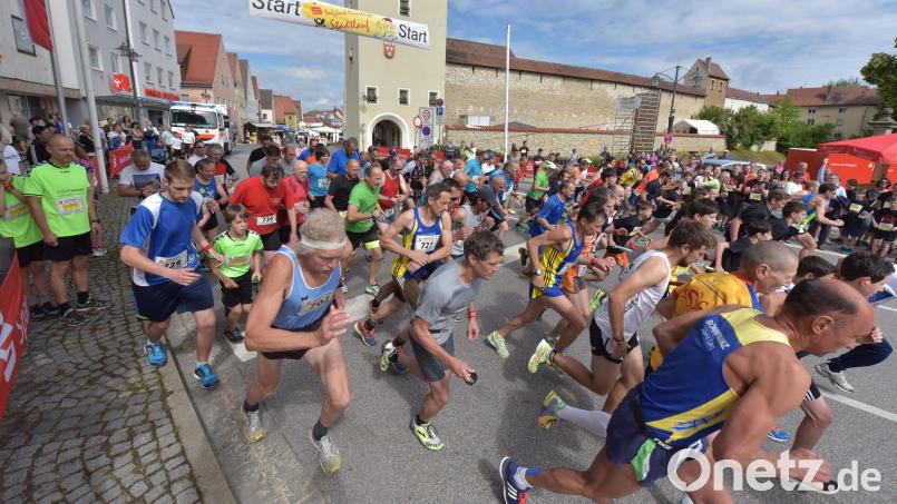 Wenn die Läufer beim Sulzbach-Rosenberger Stadtlauf (hier ein Bild von 2018) an den Start gehen, sind viele von ihnen aufgeregt. Das trifft momentan auch auf die FWU zu. Sie wollten den Lauf organisieren - dürfen jetzt aber nicht. Archivbild: Hubert Ziegler