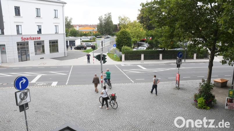 Schau mal, was da wächst! Auf dem Weidener Josef-Witt-Platz könnten ab nächstem Frühjahr Obst und Gemüse in Pflanzenkästen wachsen. Pflücken ist erlaubt. Archivbild: Gabi Schönberger