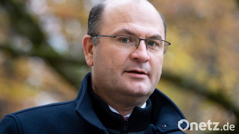 Albert Füracker (CSU), Finanzminister von Bayern, schaute bei der Haushalts-Klausur der Amberger CSU-Fraktion in Parsberg vorbei. Bild: Sven Hoppe /dpa
