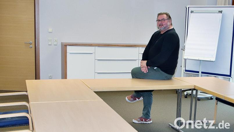 Hubert Obendorfer, Sternekoch und Chef des Fünfsternehotels &quot;Der Birkenhof&quot; in Hofenstetten, hält noch mehrere moderne Tagungsräume in seinem Hotel vor, aber mit Corona und den neuen technischen Möglichkeiten von Online.Konferenzen sinkt die Nachfrage nach Präsenzveranstaltungen. Bild: Dobler