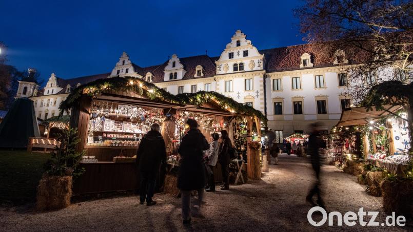 Der "Romantische Weihnachtsmarkt auf Schloss Thurn und Taxis" - hier ein Bild von 2018 -soll starten. Bild: Armin Weigel