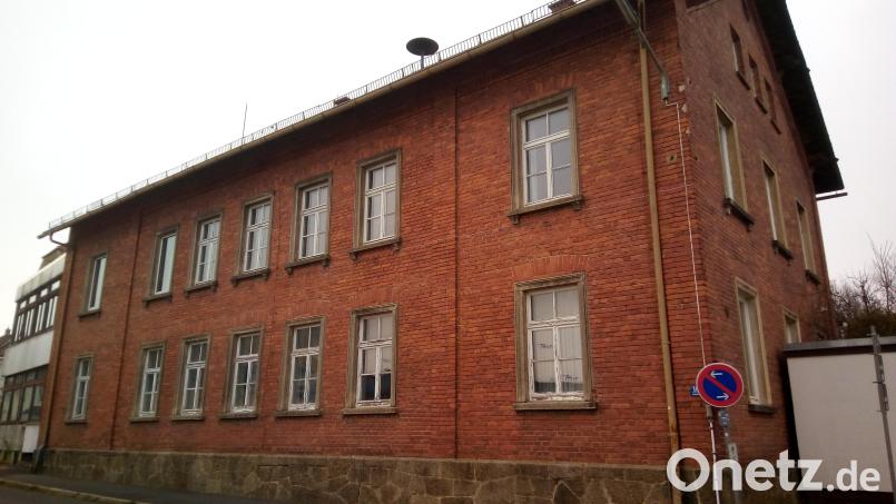 Für den möglichen Grunderwerb im Bereich Bahnhofstraße 18 (Bild) sind in der Bedarfsanmeldung für Städtebaufördermittel 55.000 Euro angesetzt. Bild: fpoz