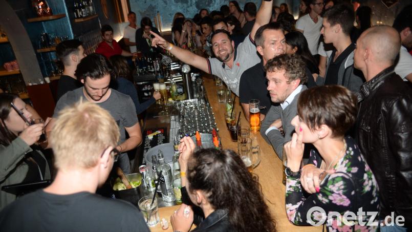 Partystimmung auf engstem Raum im Blauen Haus. Das Bild stammt allerdings aus dem Jahr 2018. Eine Wiedereröffnung der innerstädtischen Teststationen soll aber wenigstens ein bisschen Normalität für die Clubs bringen. Bild: brü