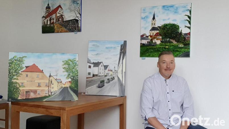 Markante Motive aus Mantel mit großer Detailtreue bringt der Hobbymaler Andreas Berrtelshofer auf die Leinwand. Seine Bilder sind noch in den nächsten Wochen im Lesecafé der Marktbibliothek zu besichtigen. Bild: sei
