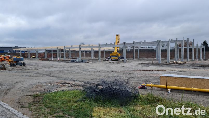 Nach bereits erfolgtem Baubeginn erteilt der Pressather Stadtrat nachträglich das gemeindliche Einvernehmen für die fünf Lagerhallen in Döllnitz. Bild: sne
