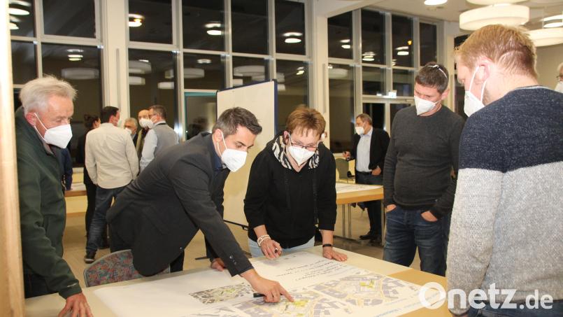 In Arbeitsgruppen konnten die Anwesenden die vorgestellten Konzepte bewerten und eigene Ideen und Vorschläge einbringen. Bild: frd