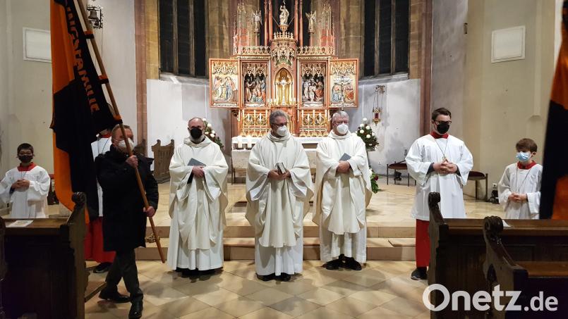 Vor der Bezirksversammlung feierten Pater Alban Sieling, Pfarrer Hannes Lorenz und Diözesanpräses Karl-Dieter Schmidt (von links nach rechts) im Johannesdom einen feierlichen Gottesdienst Bild: hir