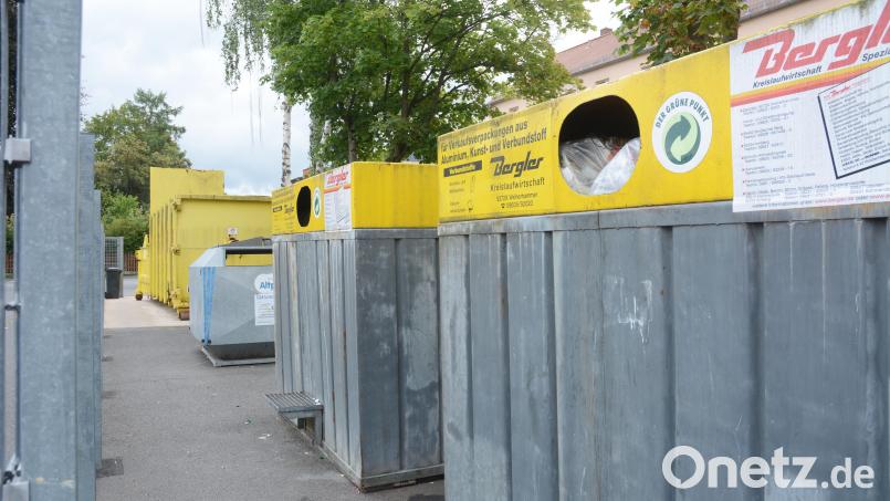 Nicht immer sind die Wertstoffinseln in Weiden so sauber wie hier in der Königsberger Straße. Der Hauptverwaltungsausschuss diskutierte Möglichkeiten, um die Sauberkeit der Standorte zu verbessern. Die Kennzeichnung der Container soll eindeutiger werden. Archivbild: Gabi Schönberger