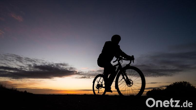 Mit dem Fahrrad soll bald auch zwischen Oberbibrach, Unterbibrach und Schlammersdorf die Gegend erkundet werden können – auf einem asphaltieren Weg und möglicherweise mit summender Begleitung. Symbolbild: Julian Stratenschulte/dpa