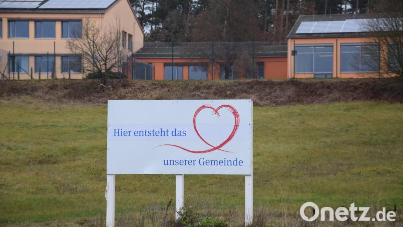 Es geht voran mit der Neuen Mitte in Ebermannsdorf. Der Gemeinderat genehmigte mehrheitlich die Planung für das Gebäude, in dem Rathaus und Kindergarten untergebracht sein werden, mit 8:6 Stimmen. Bild: bö