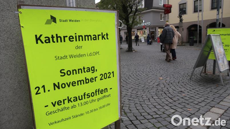 Beworben aber abgesagt: Der verkaufsoffene Kathreinmarkt in Weiden. Bild: Kunz